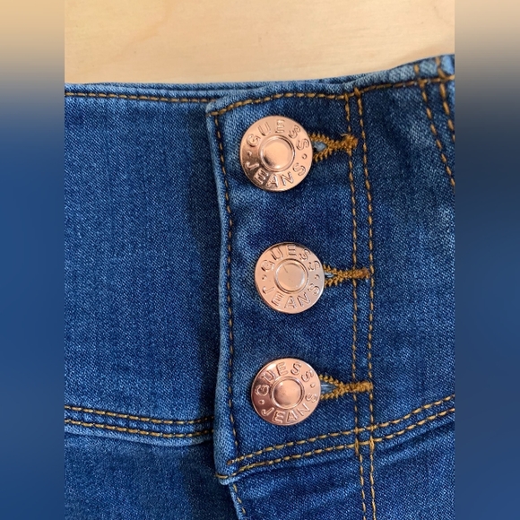 Guess Shorts - Picture 3 of 6